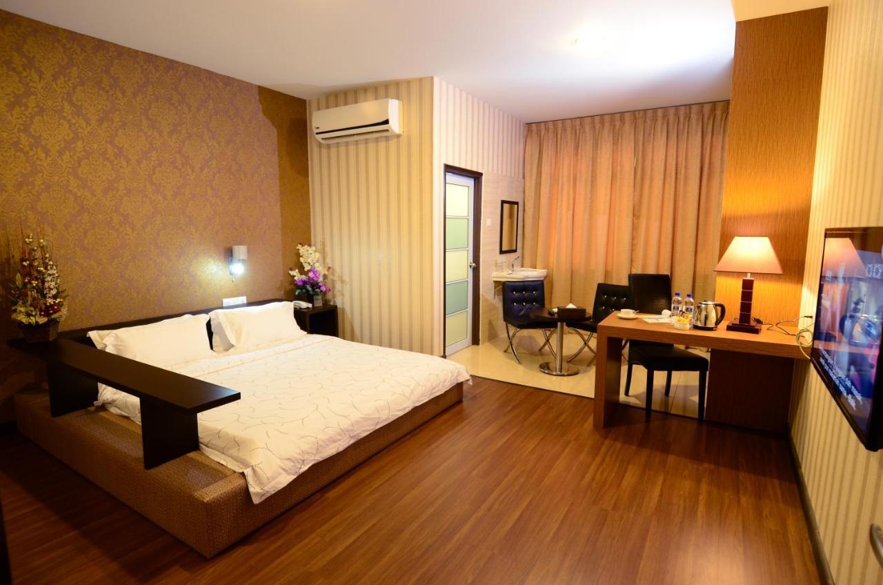 Hotel Tebrau CT Johor Bahru Exterior foto