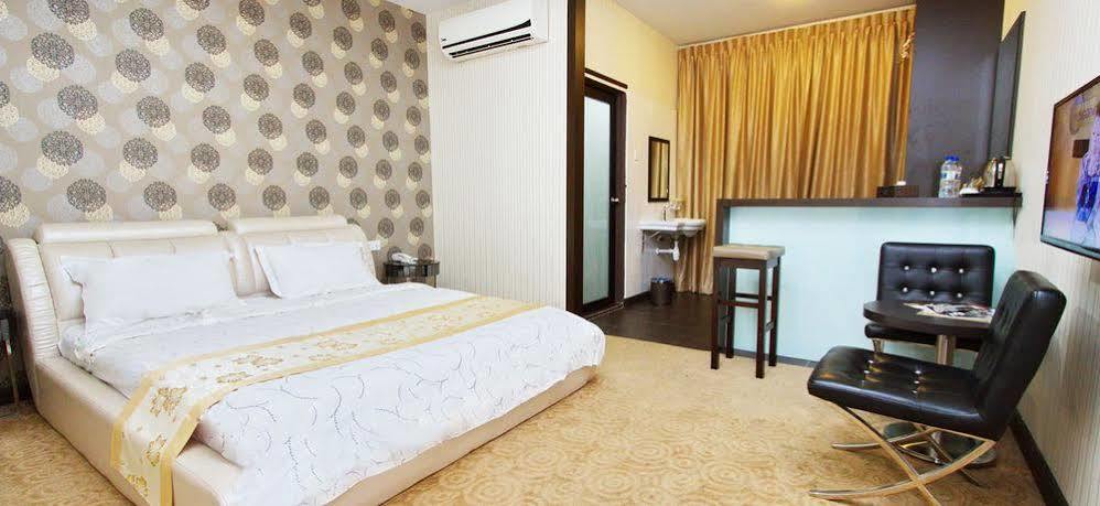 Hotel Tebrau CT Johor Bahru Exterior foto